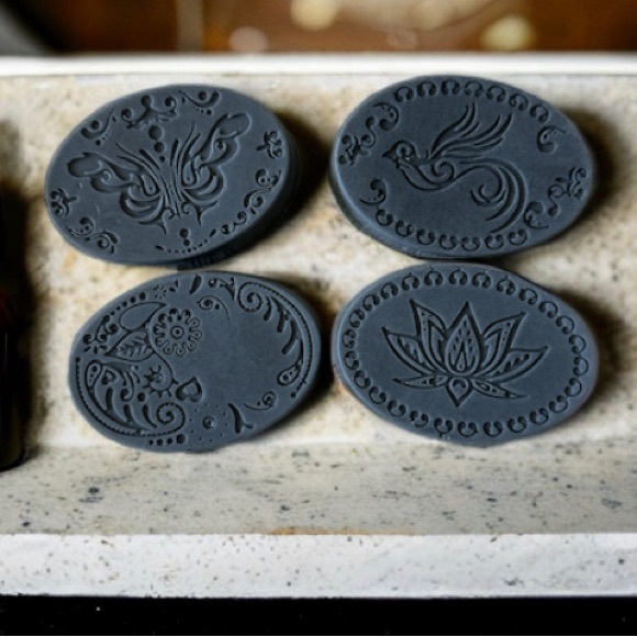 Hand Crafted Soap Charcoal - Eucalyptus - Picture 3 of 5